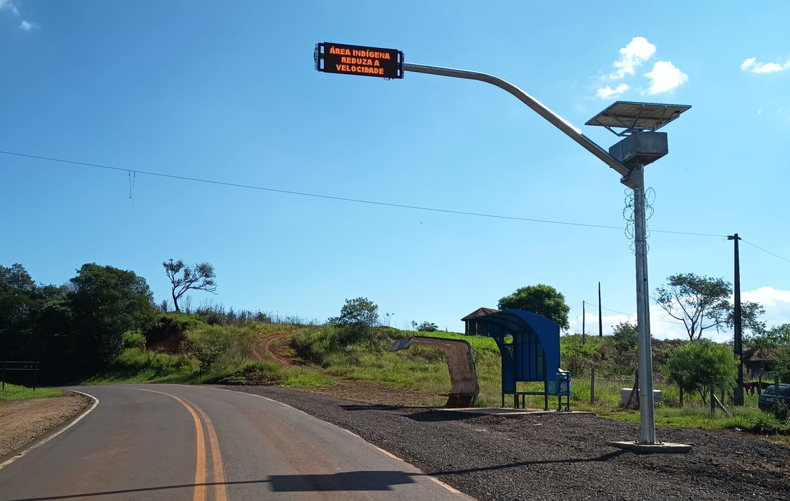 DER/PR testa abrigos de parada de ônibus que combinam tecnologia e acessibilidade