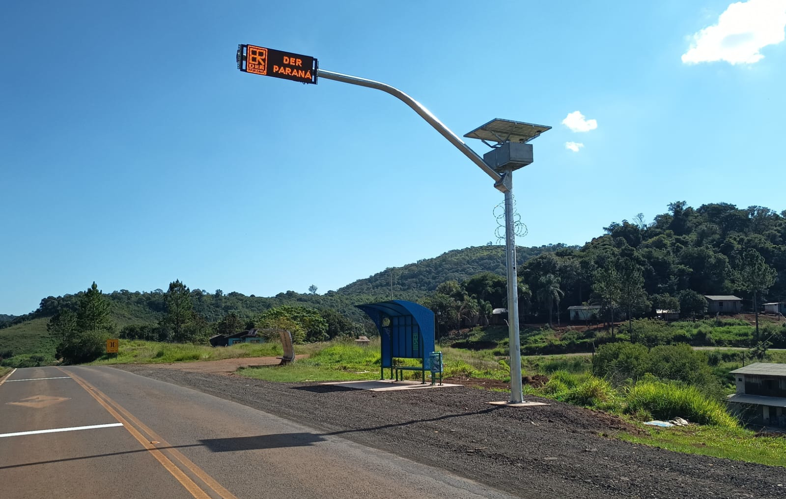 DER/PR testa abrigos de parada de ônibus que combinam tecnologia e acessibilidade
