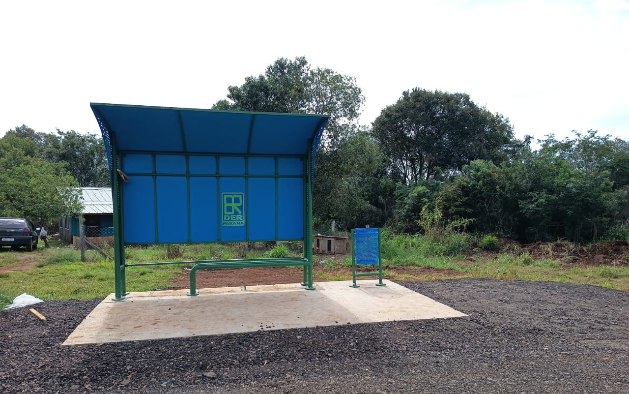 DER/PR testa abrigos de parada de ônibus que combinam tecnologia e acessibilidade
