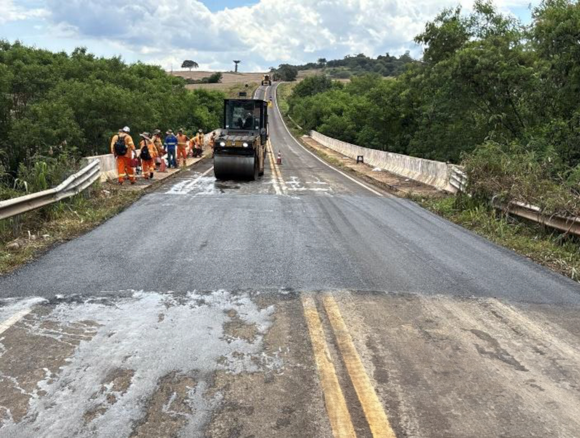DER/PR promove melhorias em acesso a ponte entre Godoy Moreira e São João do Ivaí