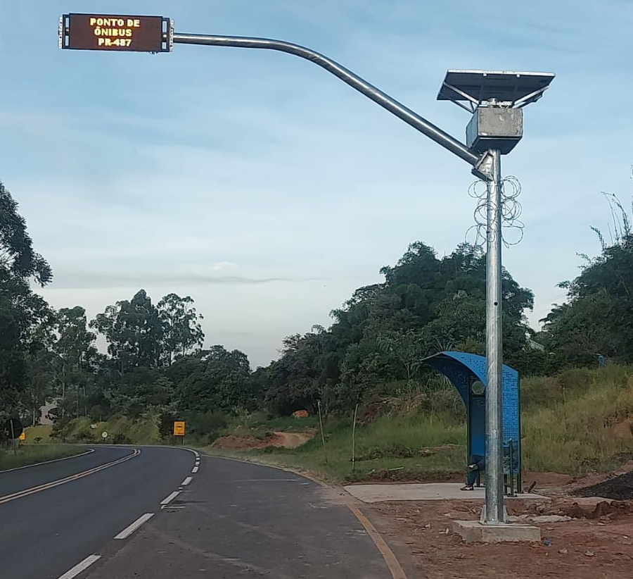 DER/PR testa abrigos de parada de ônibus que combinam tecnologia e acessibilidade