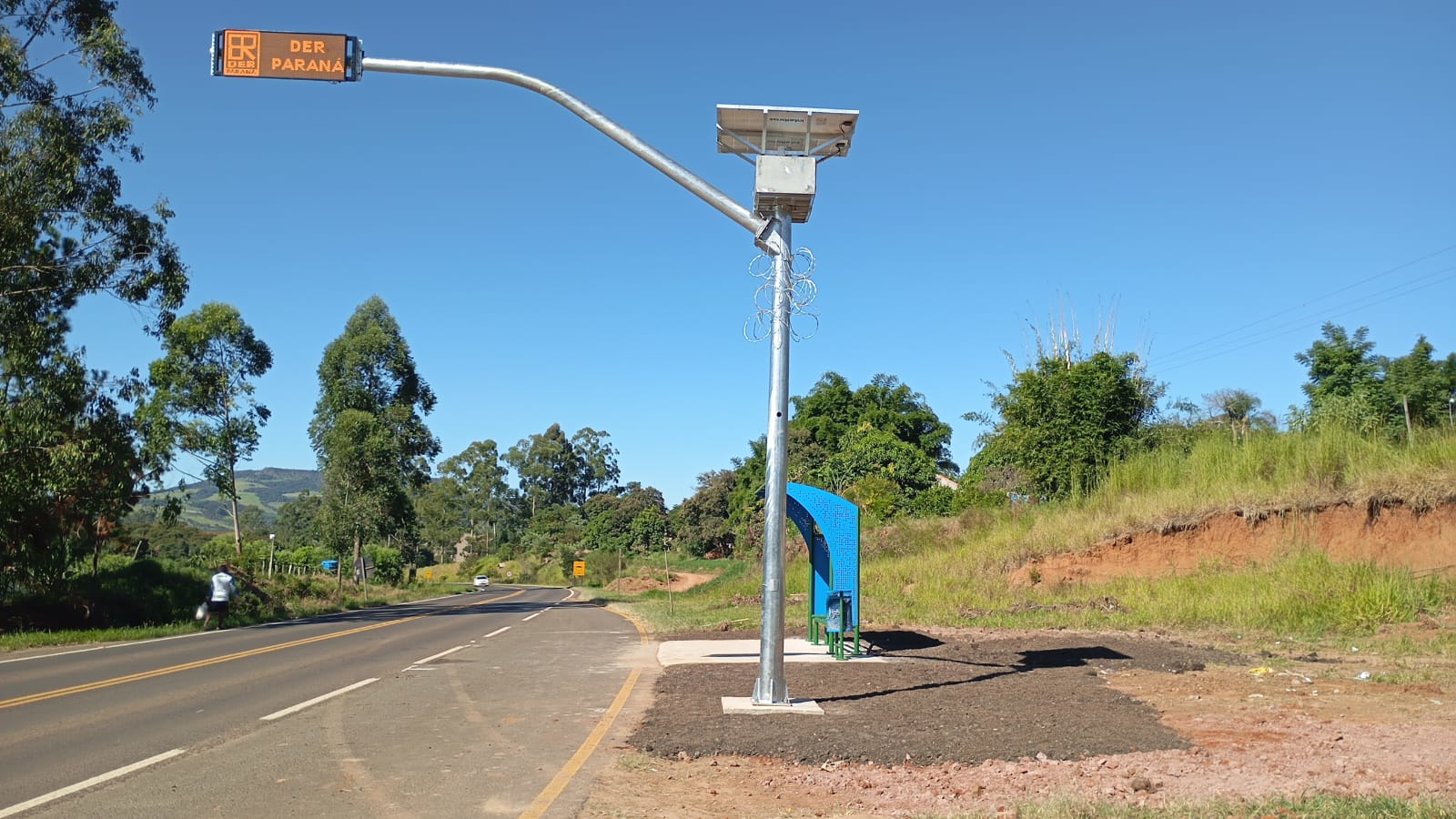 DER/PR testa abrigos de parada de ônibus que combinam tecnologia e acessibilidade