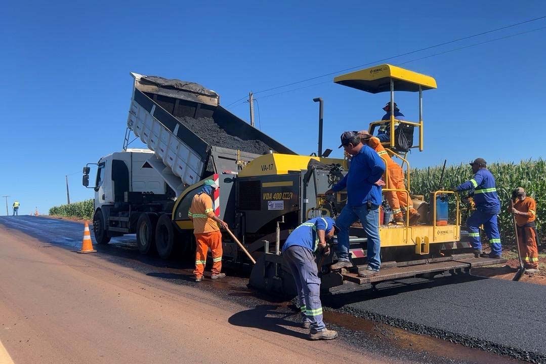 DER/PR realiza serviços de conservação em rodovia entre Sertanópolis e Primeiro de Maio