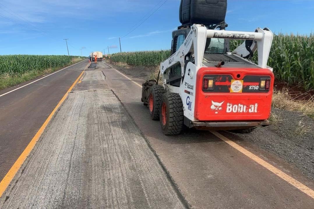 DER/PR realiza serviços de conservação em rodovia entre Sertanópolis e Primeiro de Maio