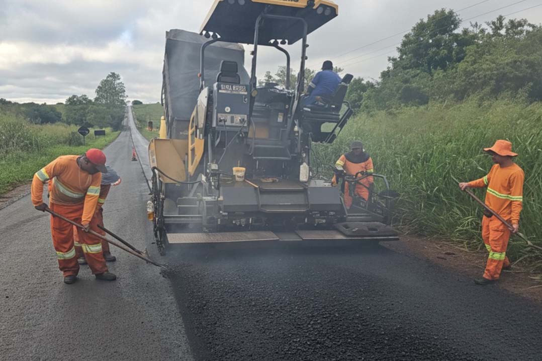 DER/PR realiza serviços de conservação em rodovias entre Uraí e Rancho Alegre