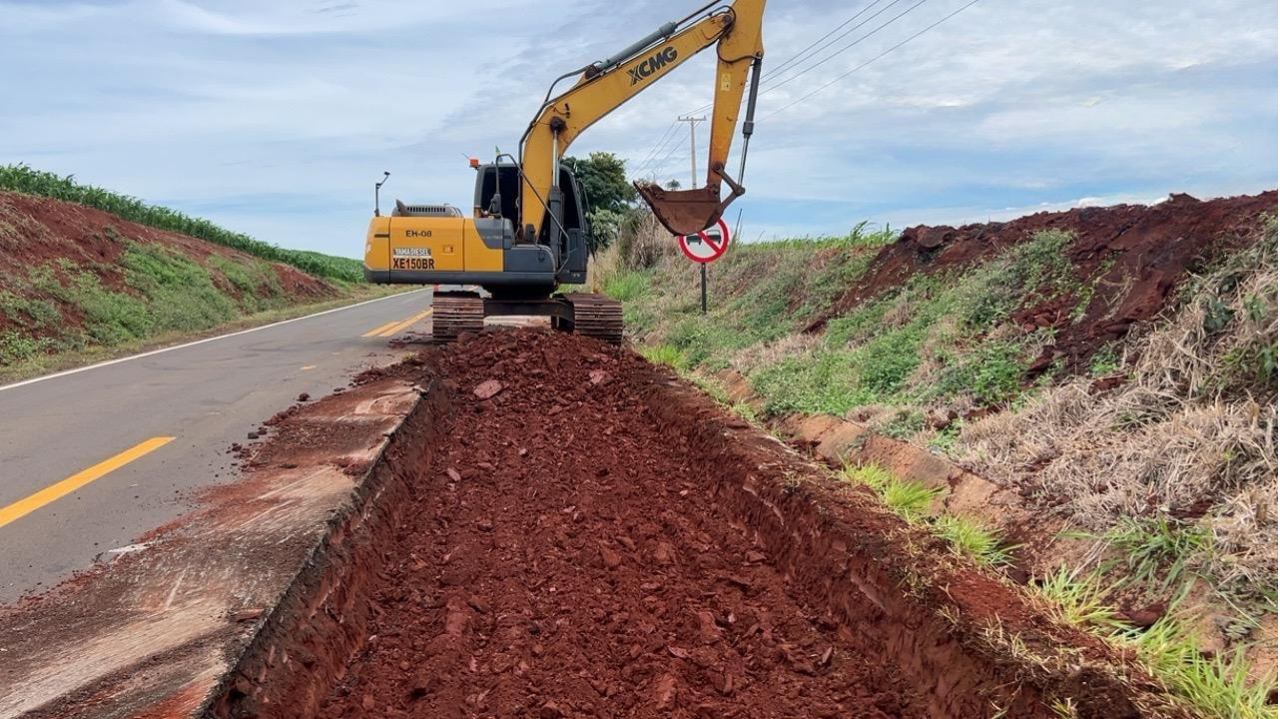 PR-445 entre Bela Vista do Paraíso e Primeiro de Maio recebe melhorias no pavimento