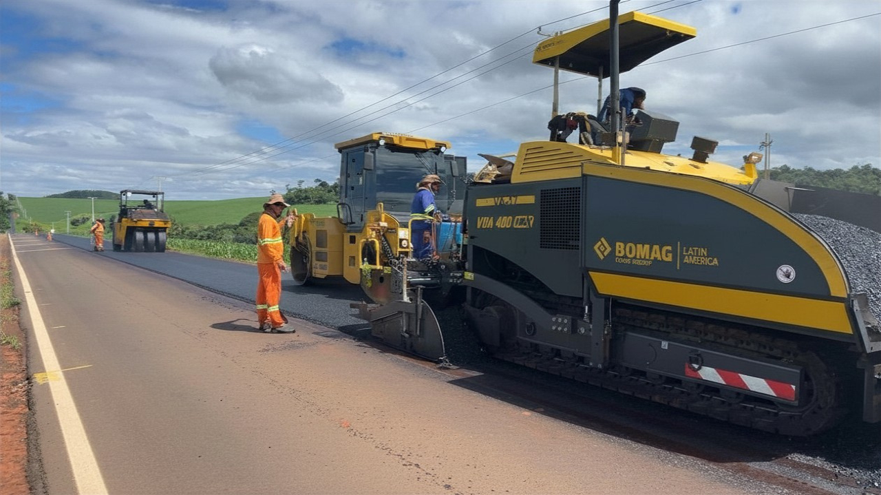 PR-445 entre Bela Vista do Paraíso e Primeiro de Maio recebe melhorias no pavimento