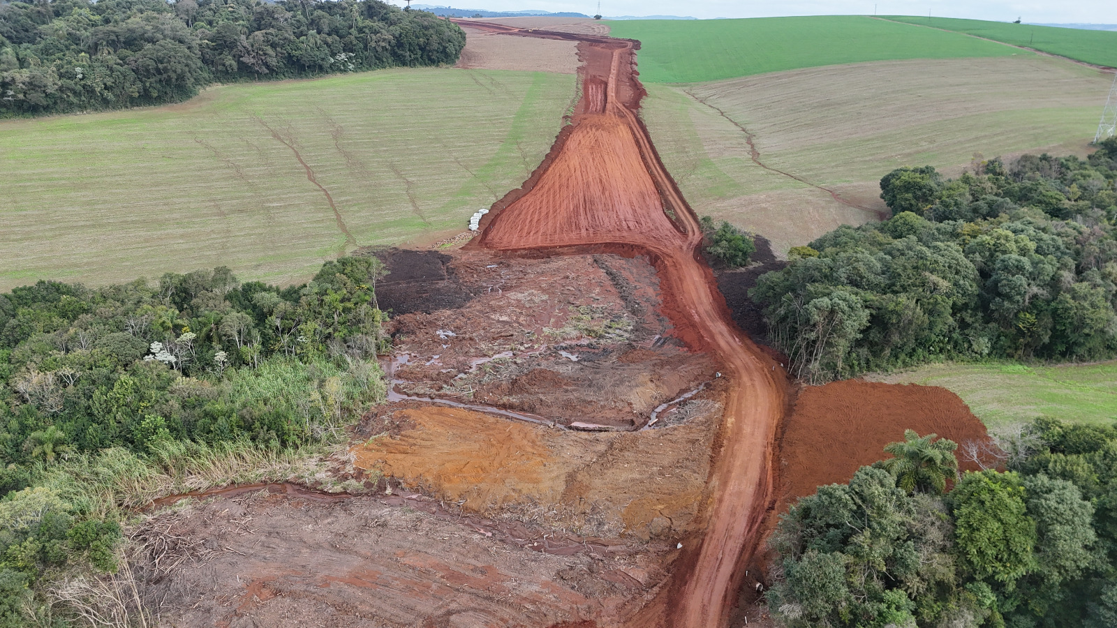 Obra do Contorno Noroeste de Pato Branco avança em terraplenagem e bueiros