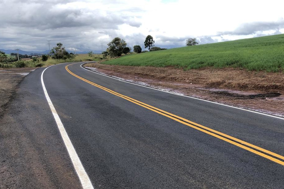 Rodovia de Manoel Ribas recebe reforço no pavimento em trecho de 24,35 km