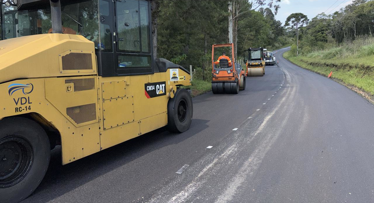 Serviços de conservação na PR-092 entre Rio Branco do Sul e Cerro Azul