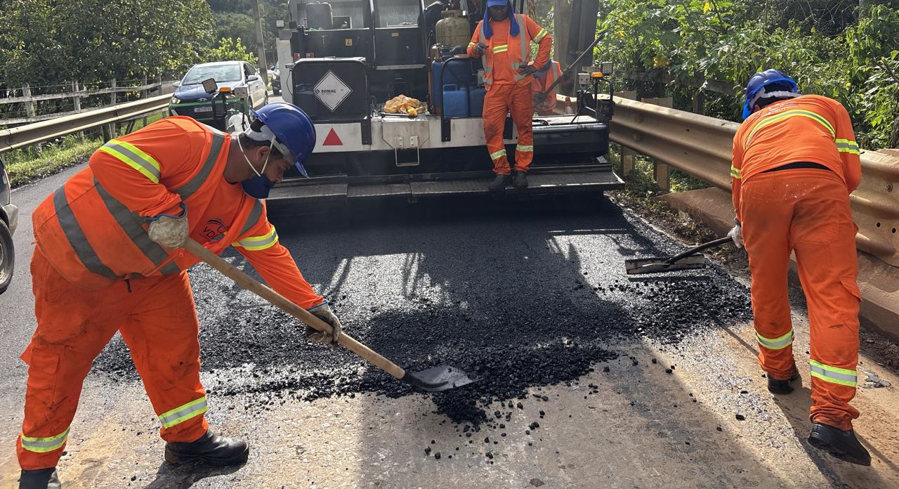 Serviços de conservação na PR-092 entre Rio Branco do Sul e Cerro Azul
