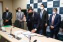 O governador Carlos Massa Ratinho Junior assinou nesta terça-feira (18), em Brasília (DF), ao lado do ministro da Infraestrutura, Tarcísio Gomes de Freitas, o contrato de concessão da área destinada à movimentação de veículos no Porto de Paranaguá