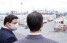 Representantes do Governo Federal visitaram nesta terça-feira (22) o Porto de Paranaguá para conhecer a estrutura de armazenagem e embarque. Os técnicos avaliam as melhores alternativas para o acesso à cidade a partir da construção da Nova Ferroeste. - Foto: Rodrigo Félix Leal/INFRA