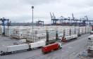 Representantes do Governo Federal visitaram nesta terça-feira (22) o Porto de Paranaguá para conhecer a estrutura de armazenagem e embarque. Os técnicos avaliam as melhores alternativas para o acesso à cidade a partir da construção da Nova Ferroeste. - Foto: Rodrigo Félix Leal/INFRA