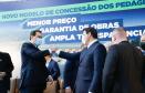 O governador Carlos Massa Ratinho Junior e o ministro da Infraestrutura, Tarcísio Gomes de Freitas, apresentam, os detalhes da nova concessão de 3,3 mil quilômetros de rodovias do Paraná. Foto: Rodrigo Félix Leal / InfraPR