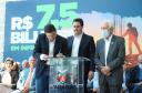 O governador Carlos Massa Ratinho Junior anunciou nesta terça-feira (29) mais de R$ 2,5 bilhões em investimentos em infraestrutura. Foto: Rodrigo Félix Leal / Seil