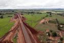 A obra de revitalização da Estrada da Boiadeira (BR-487), no Noroeste do Paraná, avançou significativamente nos últimos dias. A construção da rodovia que liga o Mato Grosso do Sul a Umuarama, passando por Icaraíma, ultrapassou índice de conclusão de 80% e, com o encaminhamento das últimas desapropriações necessárias, todo o trecho estará liberado para execução a partir de junho. Com isso, a previsão é que o antigo sonho da população da região seja materializado no segundo semestre deste ano, com a conclusão