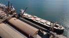 Porto de Paranaguá tem dez berços operando com calado maior e atrai navios cada vez maiores. Foto: Rodrigo Félix Leal / SEIL