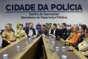 Reunião dos representantes das forças de segurança do Paraná que fazem parte do gabinete de crise para concentrar a tomada de decisões e atendimento às vítimas dos deslizamentos de terra na BR-376 e nas demais rodovias do Paraná. Foto: Albari Rosa/AEN
