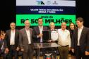 04-04-2023 - O governador Carlos Massa Ratinho Junior lançou o programa Asfalto Novo, Vida Nova, que vai destinar R$ 500 milhões para a melhoria da infraestrutura urbana dos 160 municípios paranaenses que têm até 7 mil habitantes.  Foto: Roberto Dziura Jr/AEN