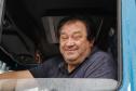 Palmas, 29 de março de 2023 - O governador Carlos Massa Ratinho Junior entrega a obra de revitalização da PRC-280, região Sudoeste. Foram restaurados 59,55 quilômetros (entre Palmas e a BR-153) com pavimento rígido de concreto. Na foto o caminhoneiro Orlei de Souza. Foto: Roberto Dziura Jr/AEN