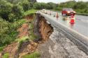 Escorregamento de terra atinge PR-170 entre Guarapuava e Pinhão Foto: DER-PR