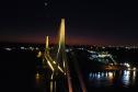  Ponte Brasil-Paraguai com a iluminação amarela
