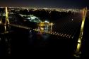  Ponte Brasil-Paraguai com a iluminação amarela