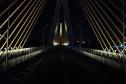  Ponte Brasil-Paraguai com a iluminação amarela