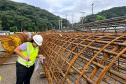 A engenheira civil de supervisão da obra Melina Mota e Castro, 29 anos, veio de Goiás para trabalhar no empreendimento.