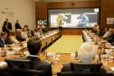O governador Carlos Massa Ratinho Junior participa da palestra com a especialista em Inteligência Artificial, Martha Gabriel.