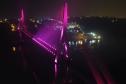 Ponte da Integração Brasil – Paraguai é iluminada na cor rosa durante o mês de outubro 