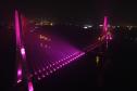 Ponte da Integração Brasil – Paraguai é iluminada na cor rosa durante o mês de outubro 