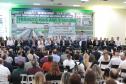 prefeito de Curitiba, Eduardo Pimentel, discursando para pessoas