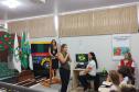 diretora da Escola de Trânsito do DER/PR de Curitiba discursando na Escola de Trânsito do DER/PR em Cascavel