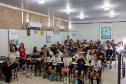 alunos assistindo a apresentação na Escola de Trânsito do DER/PR em Cascavel