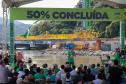 Governador, Ratinho Júnior, falando em cima do palco