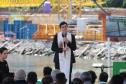 Padre Reginaldo Manzotti falando em cima do palco