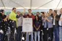 autoridades comemorando a entrega pavimentação da PR-239
