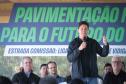 pessoas comemorando a pavimentação que liga distrito de Cianorte a Jussara