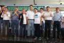 Pessoas comemorando entrega pavimentação em concreto da PR-180