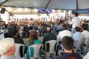Pessoas comemorando entrega pavimentação em concreto da PR-180