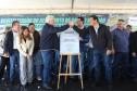 Pessoas na inauguração da nova pista do aeroporto de Campo Mourão