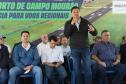 Pessoas na inauguração da nova pista do aeroporto de Campo Mourão