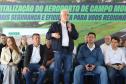 Pessoas na inauguração da nova pista do aeroporto de Campo Mourão