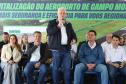 Pessoas na inauguração da nova pista do aeroporto de Campo Mourão