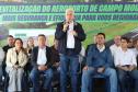 Pessoas na inauguração da nova pista do aeroporto de Campo Mourão