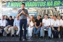 Homem falando em cima do palco