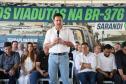 Governador, Ratinho Junior, falando em cima do palco