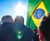 Pessoas comemorando o inicio da duplicação em concreto da PR-412 entre Matinhos e Pontal do Paraná